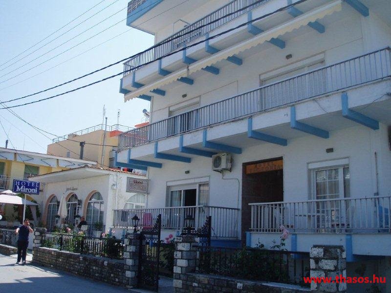 mironi_viktoria_hotel_apartman_01